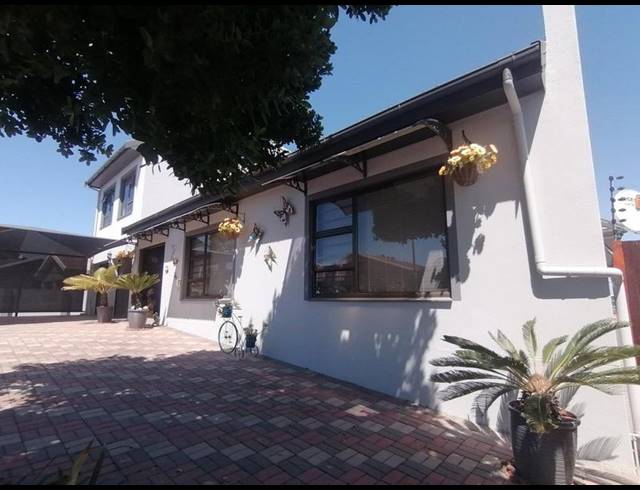 5 BEDROOM HOUSE FOR SALE IN FRAAIUITSIG
